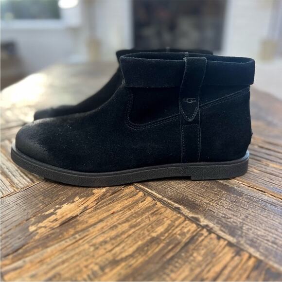 UGG Women's Black Josefene Distressed Cuff Ankle Bootie – Sz 8.5 - Picture 7 of 11